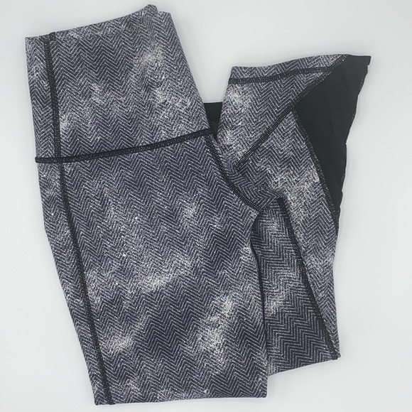 Lululemon Essential Rhythm Crop Legging Diffusion - Picture 2 of 11